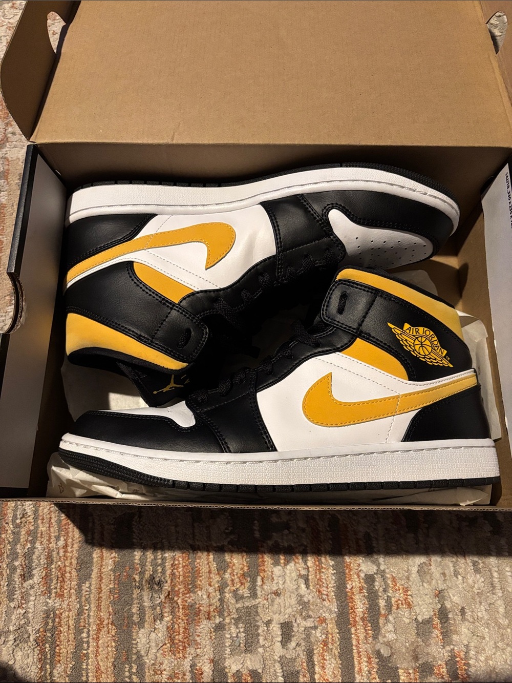 Nike Air Jordan 1 Mid - Black/White/Yellow